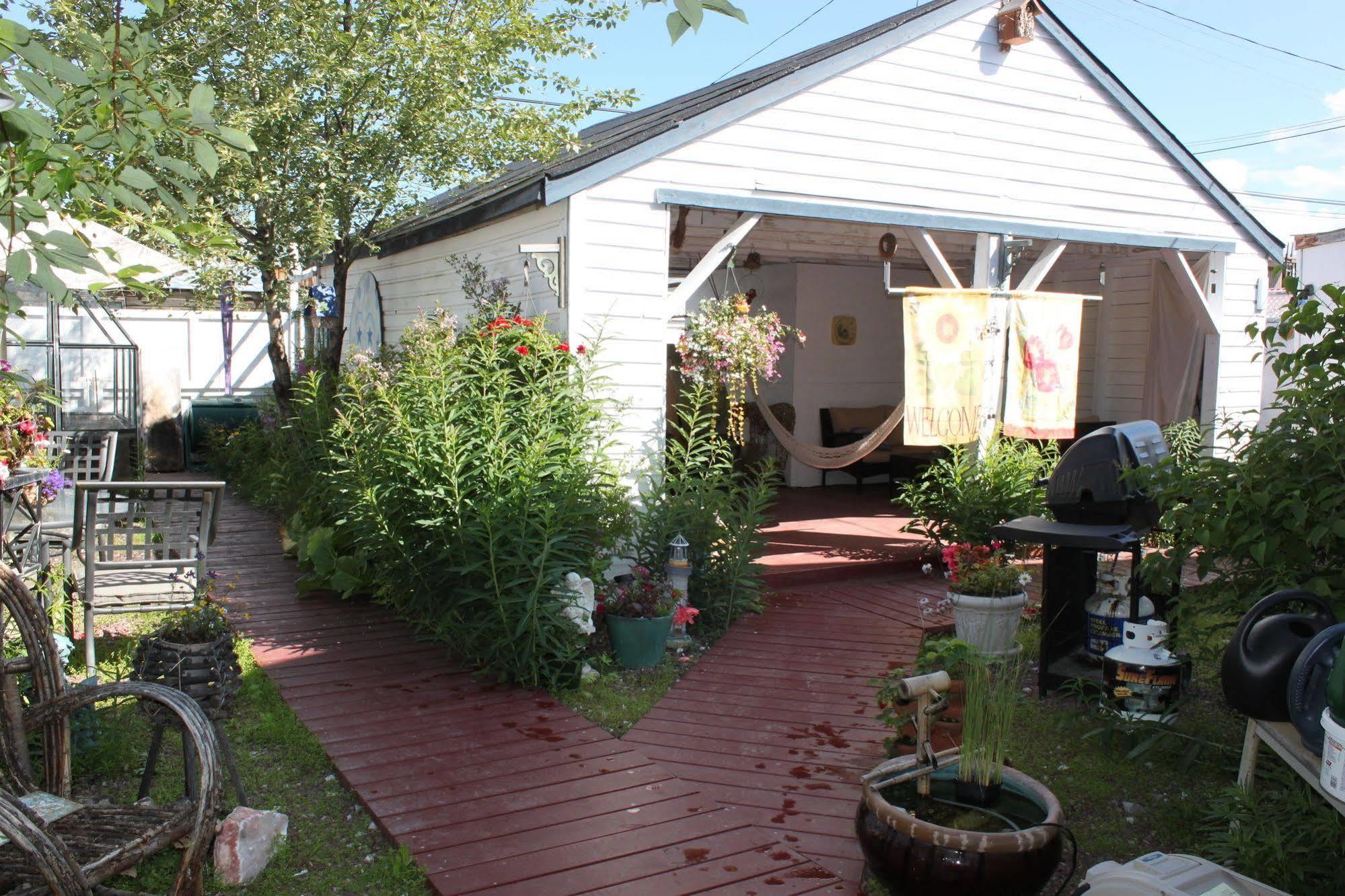 Casey'S Bed & Breakfast Уайтхорс Экстерьер фото